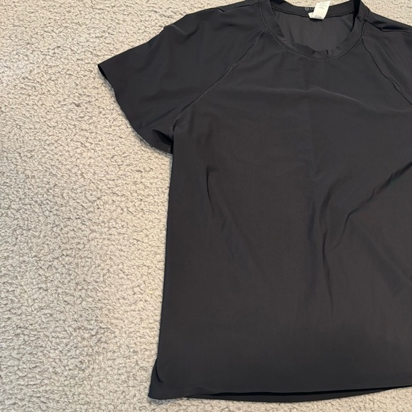 Lululemon Waterside Relaxed Fit UVP Short Sleeve Size Medium Color Black - Picture 4 of 7